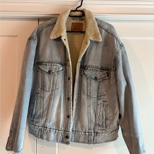 Levi’s Sherpa Lined Denim Jacket cut-off